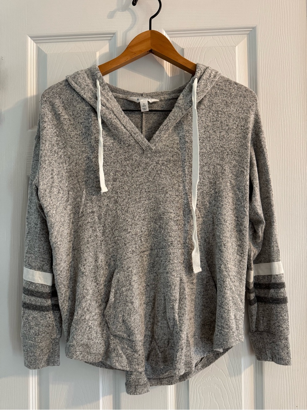 Market & Spruce Grey V-Neck Hooded Sweater with White Drawstrings